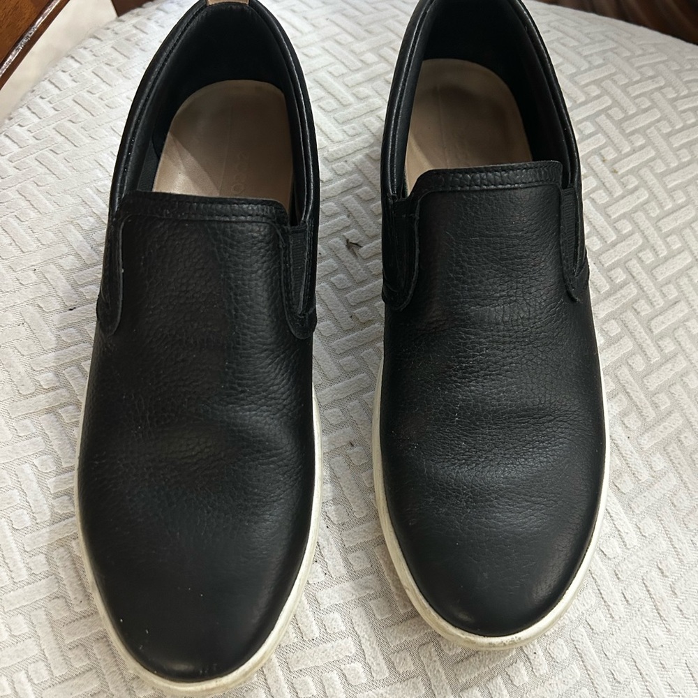 Ecco Women’s  Black Leather Slip-On Sneakers